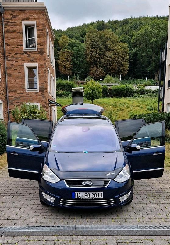 Blau Gebraucht 2012 Ford Galaxy Titanium Van / Kleinbus | 6.999 € (Guter Preis) - Bild 1/4