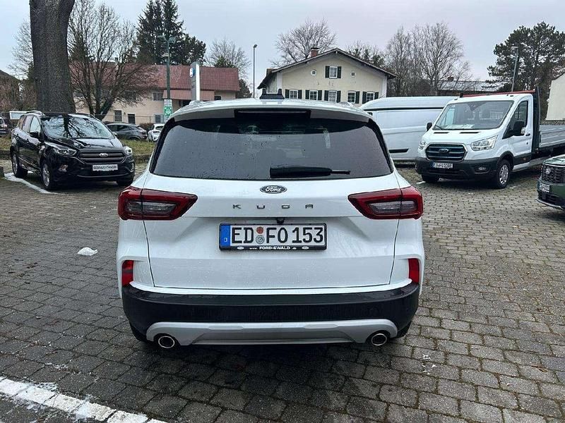 Gebraucht Ford Kuga Titanium 151 PS (111 kW) 2024 Weiß SUV