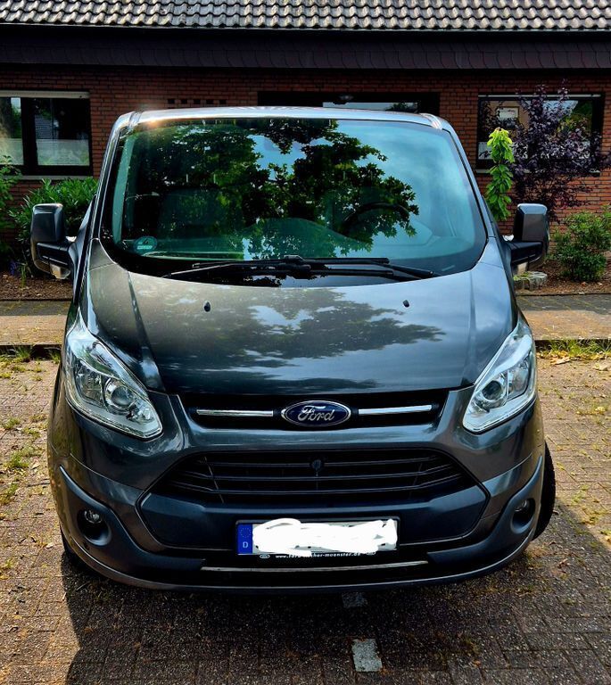 Grau Gebraucht 2018 Ford Tourneo Custom Titanium Van / Kleinbus | 27.990 € (Superpreis) - Bild 1/4