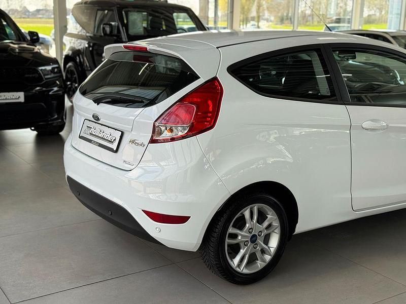Gebraucht Ford Fiesta SYNC Edition 82 PS (60 kW) 2015 Weiß Kleinwagen