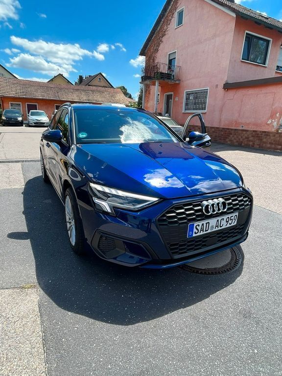 Blau Gebraucht 2023 Audi A3 Sportback S-Line Limousine | 29.750 € (Fairer Preis) - Bild 1/4