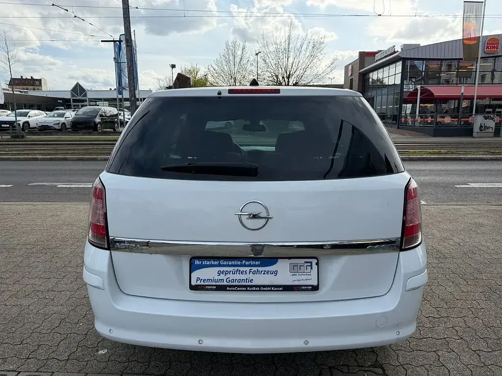 Gebraucht Opel Astra 110 PS (80 kW) 2010 Weiß Limousine