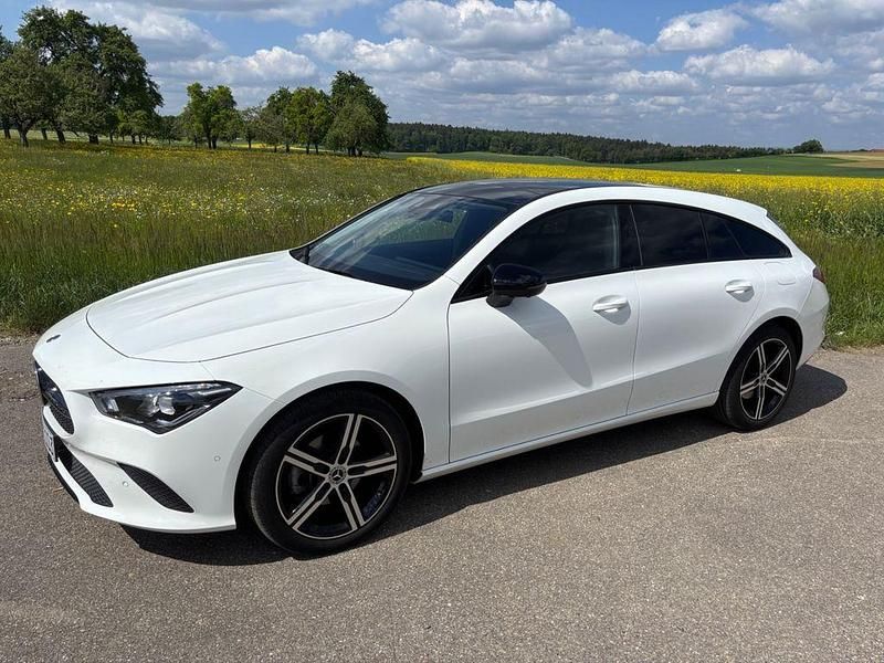 Weiß Gebraucht 2023 Mercedes CLA180 Shooting Brake Kombi | 28.300 € (Fairer Preis) - Bild 1/4