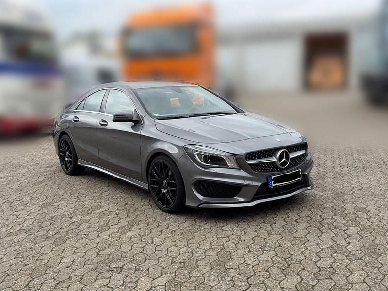 Grau Gebraucht 2013 Mercedes CLA200 AMG line Coupé | 14.999 € (Guter Preis) - Bild 1/4