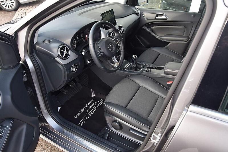 Gebraucht Mercedes B160 Progressive 102 PS (75 kW) 2017 Grau Van / Kleinbus