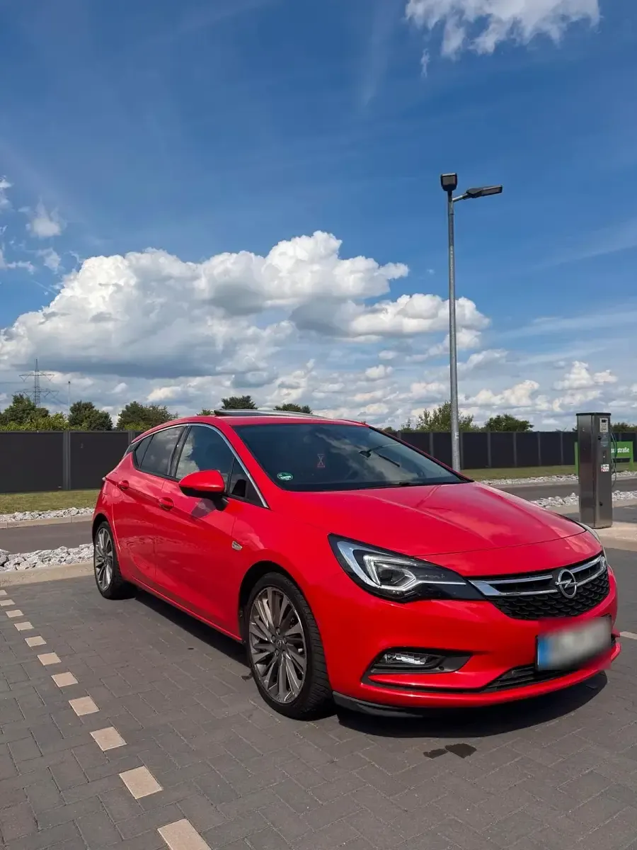 Gebraucht Opel Astra 136 PS (100 kW) 2015 Rot Limousine