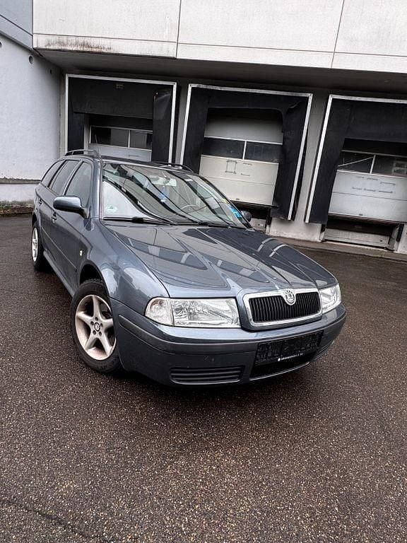 Grau Gebraucht 2004 Skoda Octavia Kombi | 1.200 € (Superpreis) - Bild 1/4