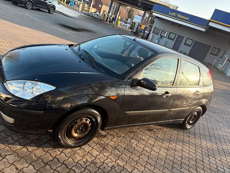 Gebraucht Ford Focus 101 PS (74 kW) 2002 Schwarz Kleinwagen