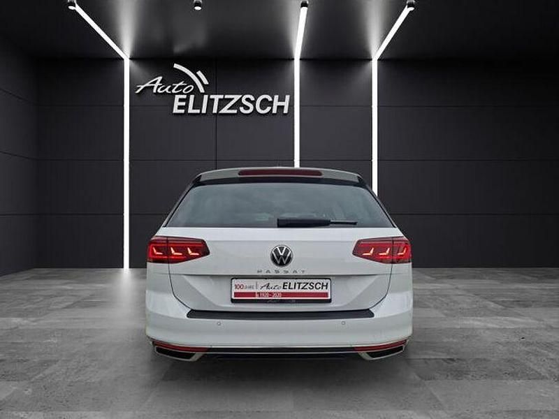 Gebraucht VW Passat Elegance 150 PS (110 kW) 2023 Gletscherweiß metallic Kombi
