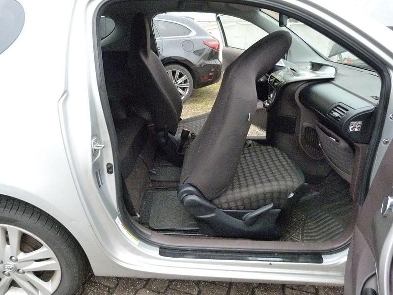 Gebraucht Toyota iQ 98 PS (72 kW) 2009 Silber Kleinwagen