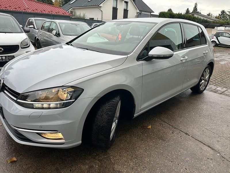 Gebraucht VW Golf VII Sound 110 PS (80 kW) 2018 Grau Limousine