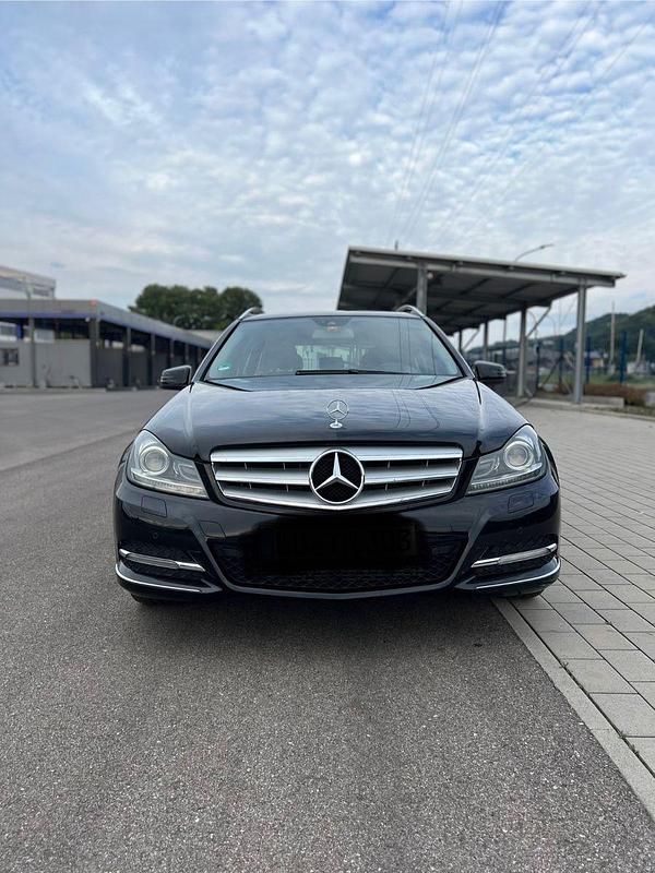 Schwarz Gebraucht 2012 Mercedes C220 Avantgarde Kombi | 9.500 € (Fairer Preis) - Bild 1/4