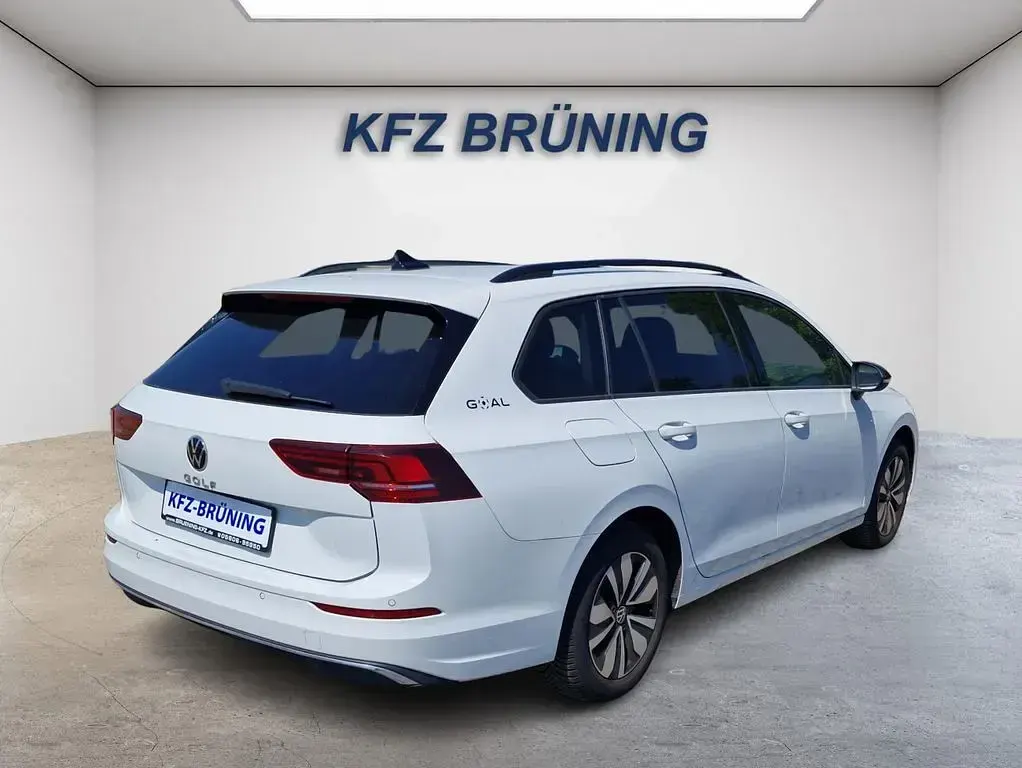 Gebraucht VW Golf VIII Goal 150 PS (110 kW) 2025 Pure white (0q0q) (metallic) Kombi