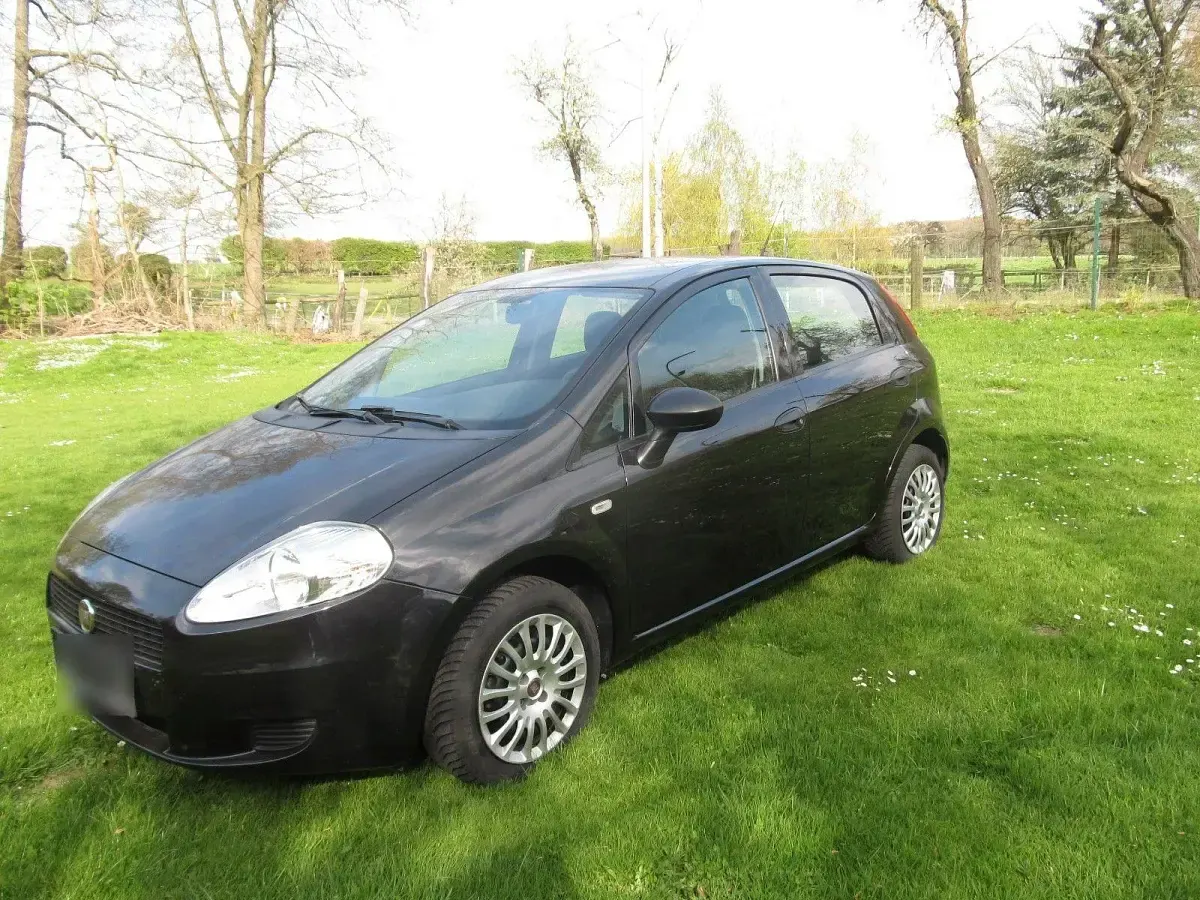 Gebraucht Fiat Punto Lounge 69 PS (50 kW) 2013 Schwarz Kleinwagen