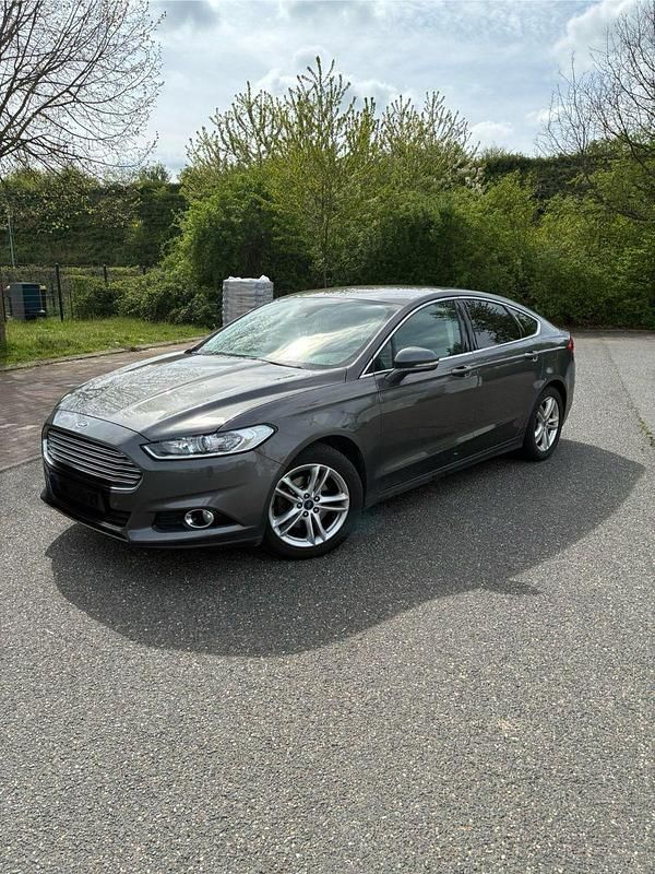 Gebraucht Ford Mondeo Titanium 160 PS (117 kW) 2015 Grau Limousine