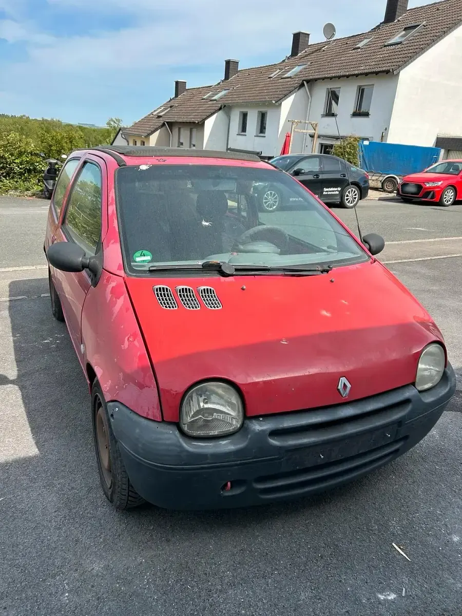 Second-hand Renault Twingo 58 CP (42 kW) 2004 Roșu Hatchback