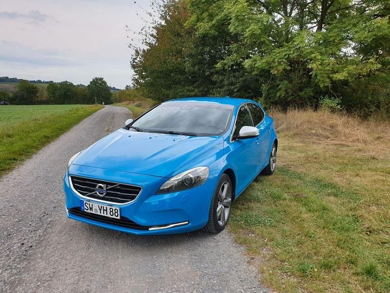 Blau Gebraucht 2013 Volvo V40 Summum Kombi | 9.899 € (Etwas zu teuer) - Bild 1/4