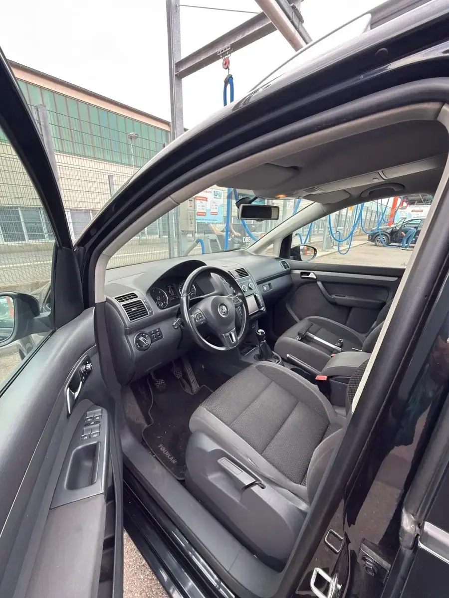 Gebraucht VW Touran 121 PS (88 kW) 2014 Schwarz Van / Kleinbus