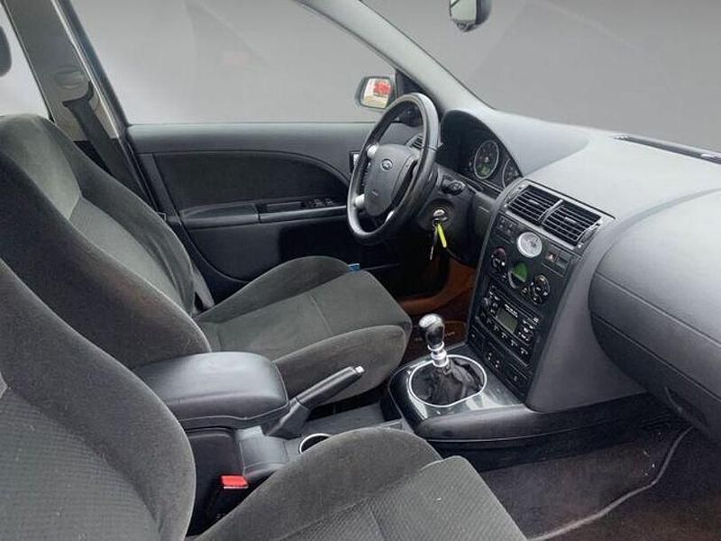 Gebraucht Ford Mondeo Ambiente 125 PS (91 kW) 2003 Stardust silver (metallic) Limousine