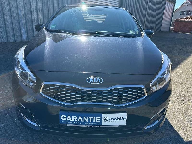 (1k) zilinaschwarz met. Gebraucht 2018 Kia Ceed Edition 7 Kleinwagen | 9.998 € (Guter Preis) - Bild 1/4