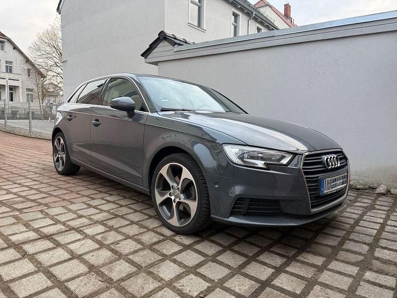 Gebraucht Audi A3 116 PS (85 kW) 2017 Grau Limousine