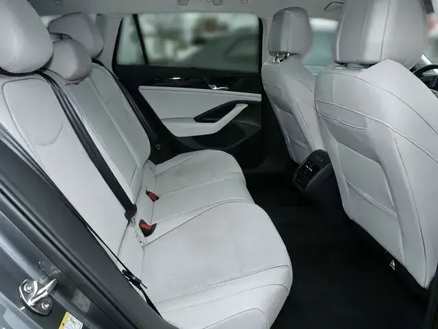 Gebraucht VW Passat Business 150 PS (110 kW) 2024 Grau Kombi