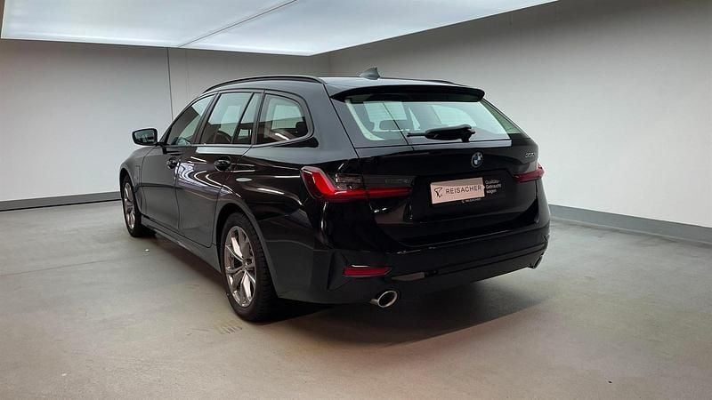 Gebraucht BMW 330e Advantage 292 PS (214 kW) 2022 Schwarz uni Kombi