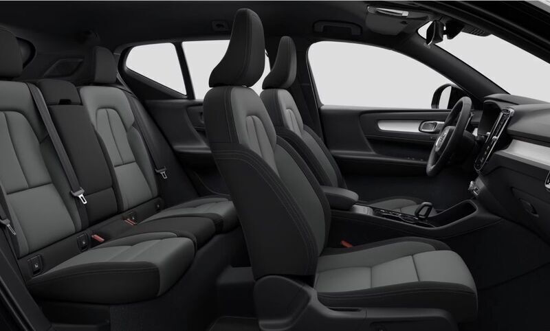 Neu Volvo XC40 Plus 163 PS (119 kW) 2025 Onyx black / metallic SUV