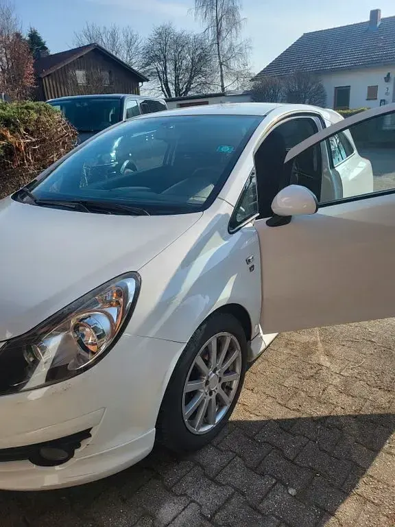 Gebraucht Opel Corsa Sport 101 PS (74 kW) 2010 Weiß Kleinwagen