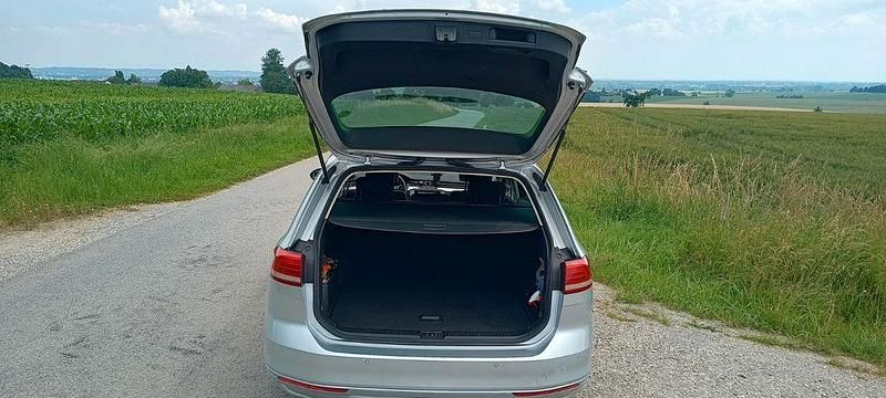 Gebraucht VW Passat 150 PS (110 kW) 2018 Silber Limousine
