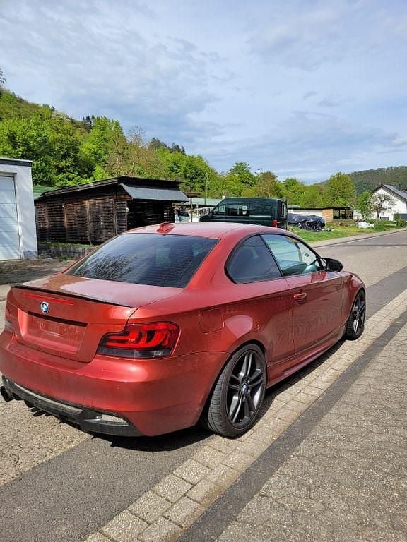 Gebraucht BMW 135 Performance 326 PS (239 kW) 2010 Rot Kleinwagen