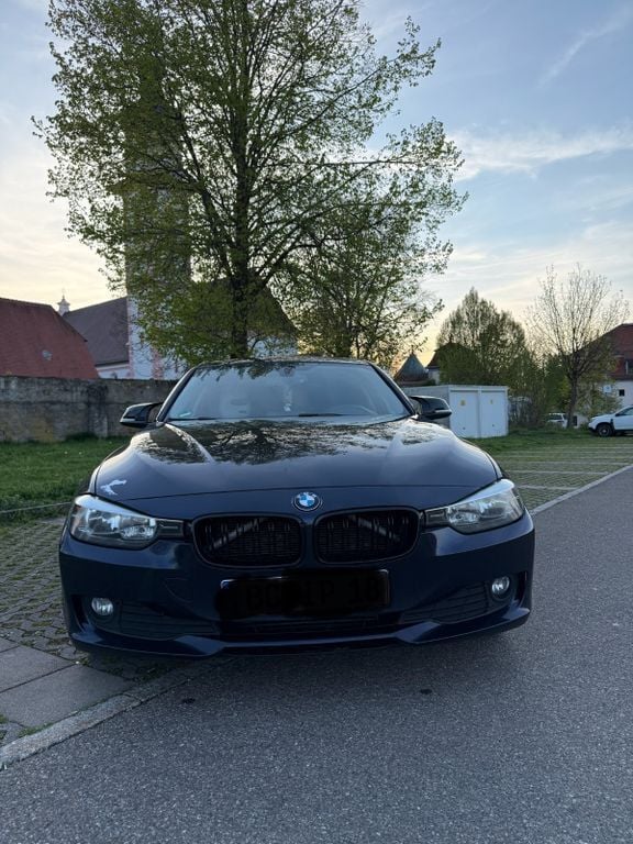 Blau Gebraucht 2013 BMW 320 Limousine | 8.400 € (Superpreis) - Bild 1/4