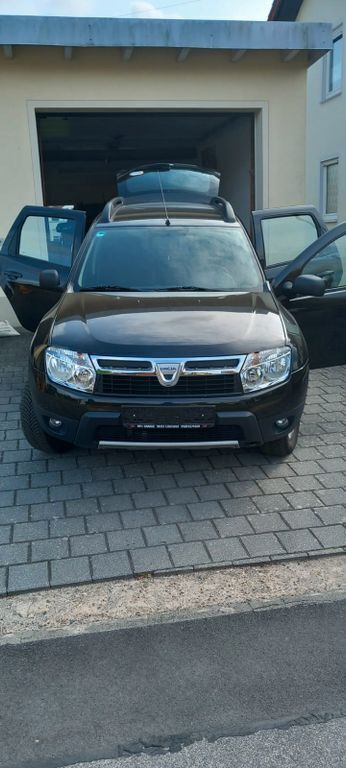 Schwarz Gebraucht 2010 Dacia Duster Lauréate SUV | 7.500 € (Fairer Preis) - Bild 1/4