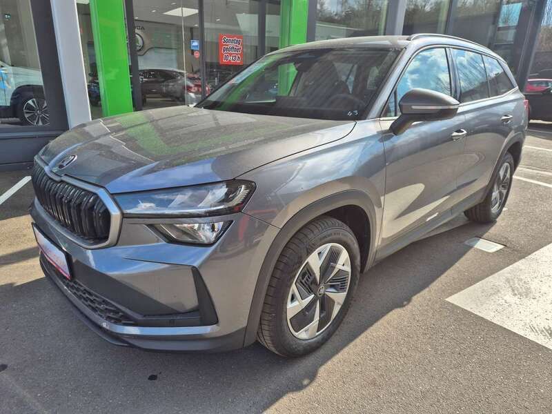 Graphitegrau metallic Gebraucht 2025 Skoda Kodiaq Selection SUV | 39.990 € (Superpreis) - Bild 1/4