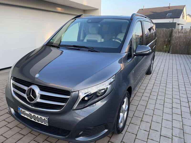 Grau Gebraucht 2016 Mercedes V250 Van / Kleinbus | 42.770 € (Fairer Preis) - Bild 1/4