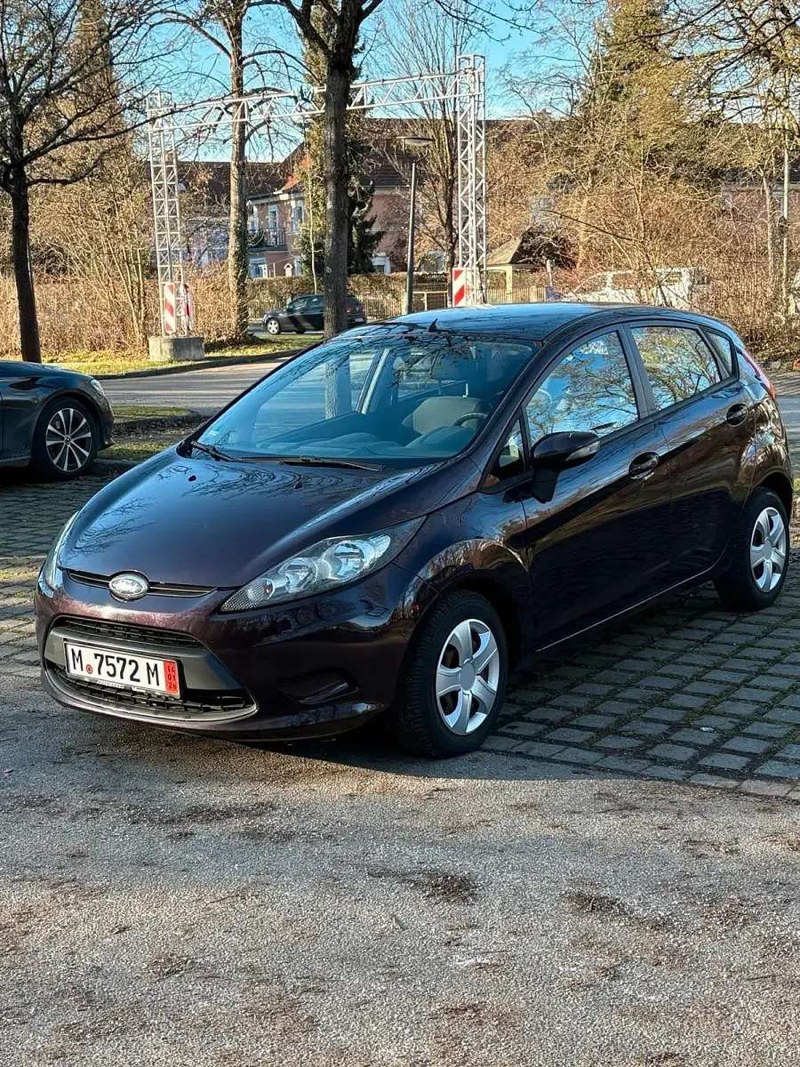 Gebraucht Ford Fiesta 82 PS (60 kW) 2010 Rot Limousine