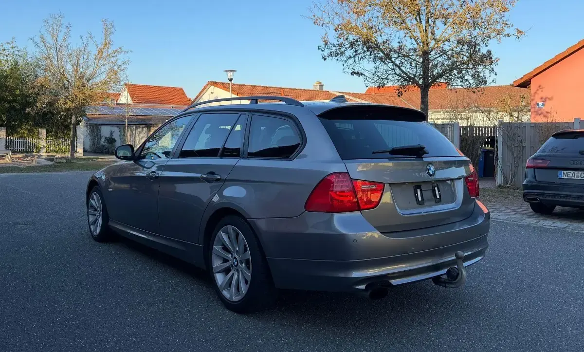 Używany BMW 320 170 KM (125 kW) 2009 Szary Sedan/Limuzyna