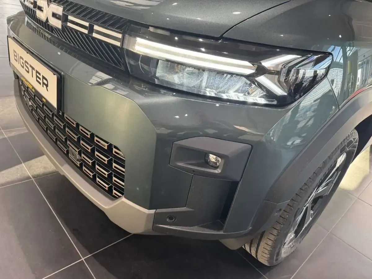 Gebraucht Dacia Bigster Extreme 155 PS (114 kW) 2025 Zeder grün metallic SUV