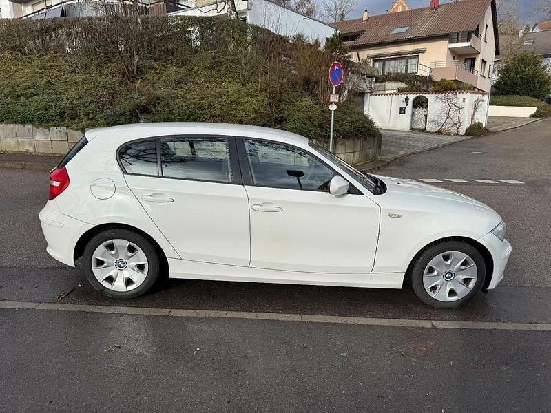 Gebraucht BMW 116 Advantage 116 PS (85 kW) 2011 Weiß Kleinwagen
