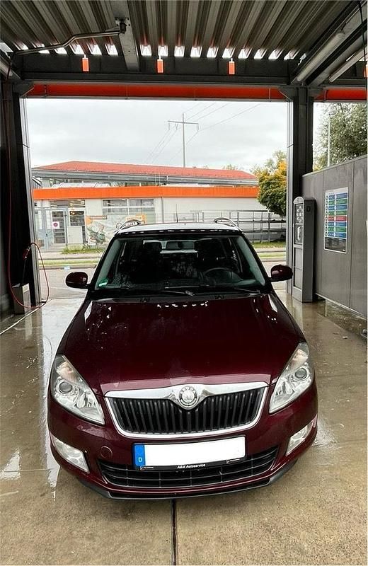 Rot Gebraucht 2010 Skoda Fabia Kombi | 1.400 € (Superpreis) - Bild 1/4