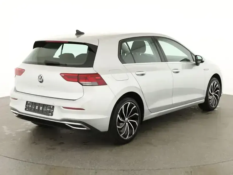 Gebraucht VW Golf VIII Style 150 PS (110 kW) 2022 Reflexsilber metallic Limousine