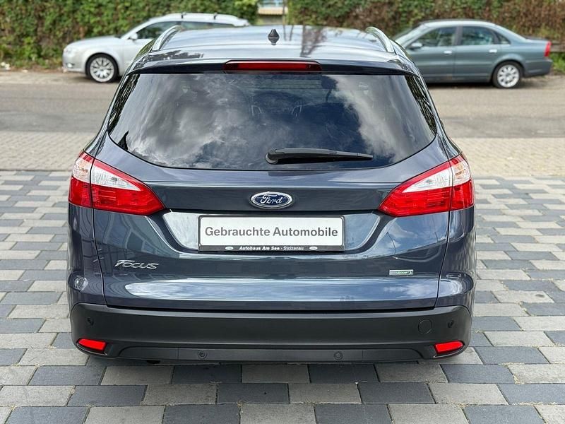 Gebraucht Ford Focus Titanium 125 PS (91 kW) 2014 Blau Kombi