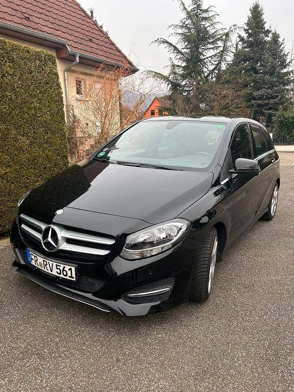 Gebraucht Mercedes B220 184 PS (135 kW) 2015 Schwarz Van / Kleinbus