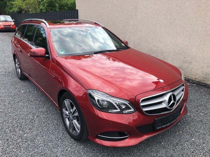 Rot Gebraucht 2016 Mercedes E200 Limousine | 16.500 € (Fairer Preis) - Bild 1/4