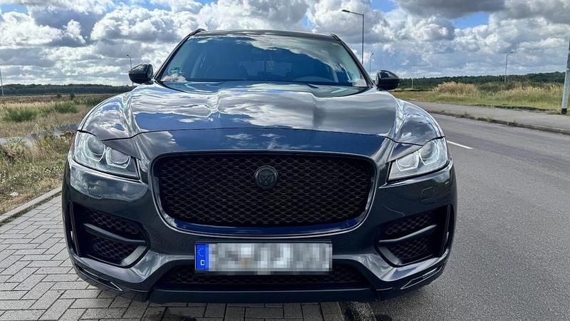 Schwarz Gebraucht 2016 Jaguar F-Pace R-Sport SUV | 19.900 € (Guter Preis) - Bild 1/4