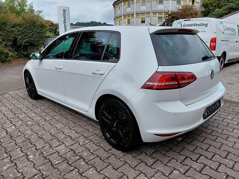 Gebraucht VW Golf VII Highline 125 PS (91 kW) 2016 Weiß Limousine