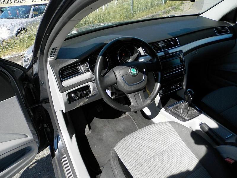 Gebraucht Skoda Superb Ambition 160 PS (117 kW) 2013 Grau Limousine