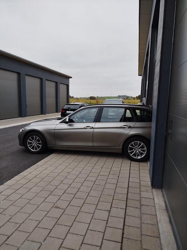Gebraucht BMW 320 Advantage 190 PS (139 kW) 2019 Grau Kombi