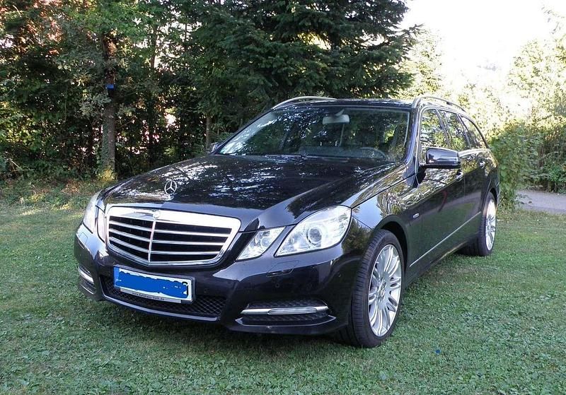 Gebraucht Mercedes E220 Avantgarde 170 PS (125 kW) 2010 Schwarz Kombi