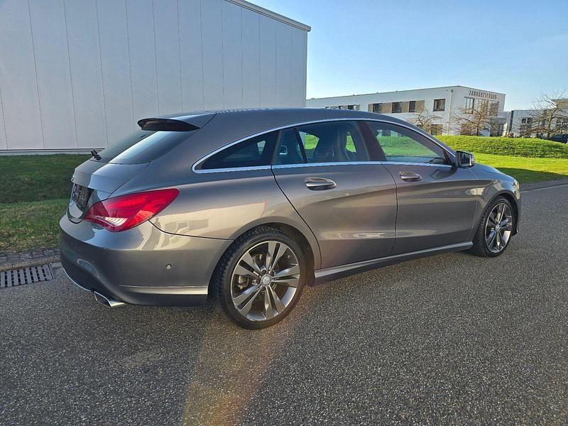 Gebraucht Mercedes CLA200 Shooting Brake AMG line 136 PS (100 kW) 2015 Grau Kombi